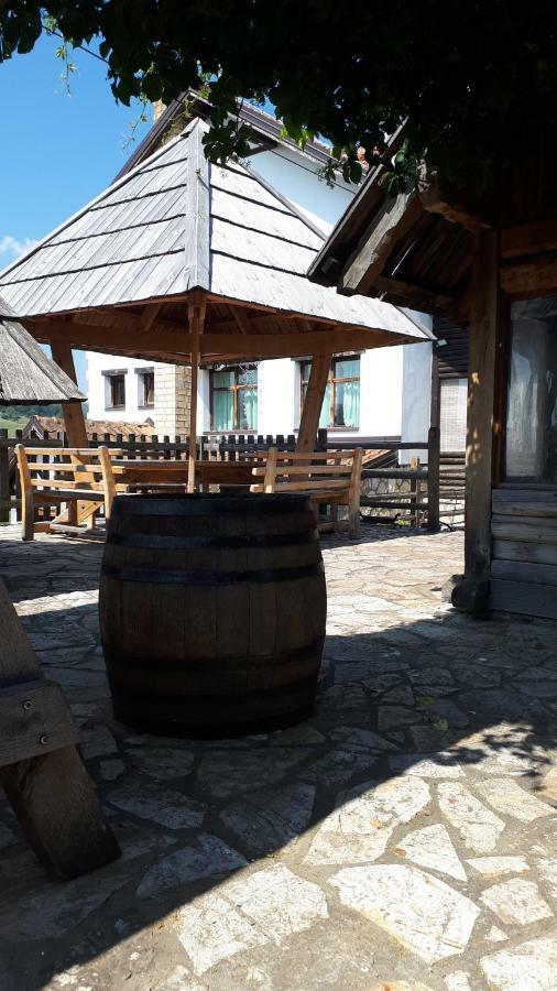 Konoba Ognjiste Bed & Breakfast Sokolac  Екстериор снимка